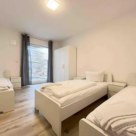 Lap105 - Moderne Monteurwohnung Uebergangswohnung *