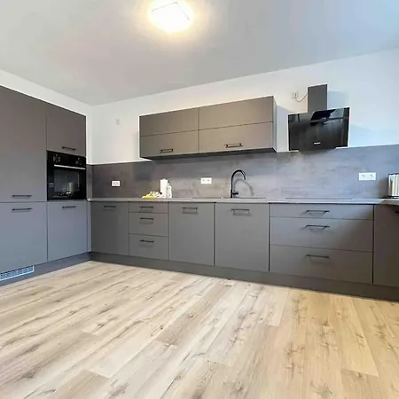 Apartman Lap105 - Moderne Monteurwohnung Uebergangswohnung